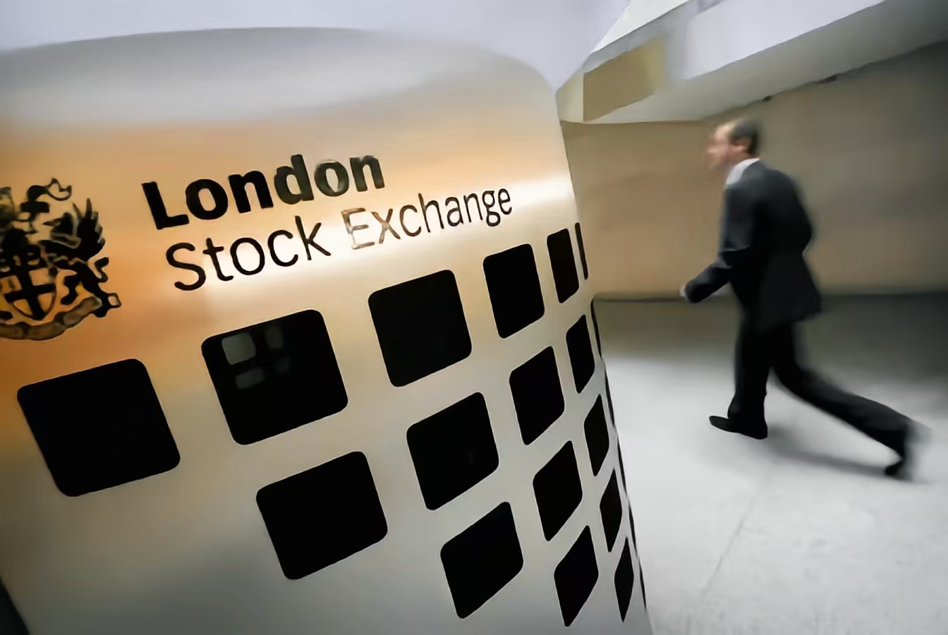 LSE Logo Pillar